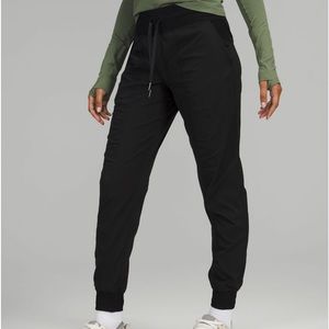 Lululemon Athletica Dance Studio Midrise Jogger Black Size 8 Like New